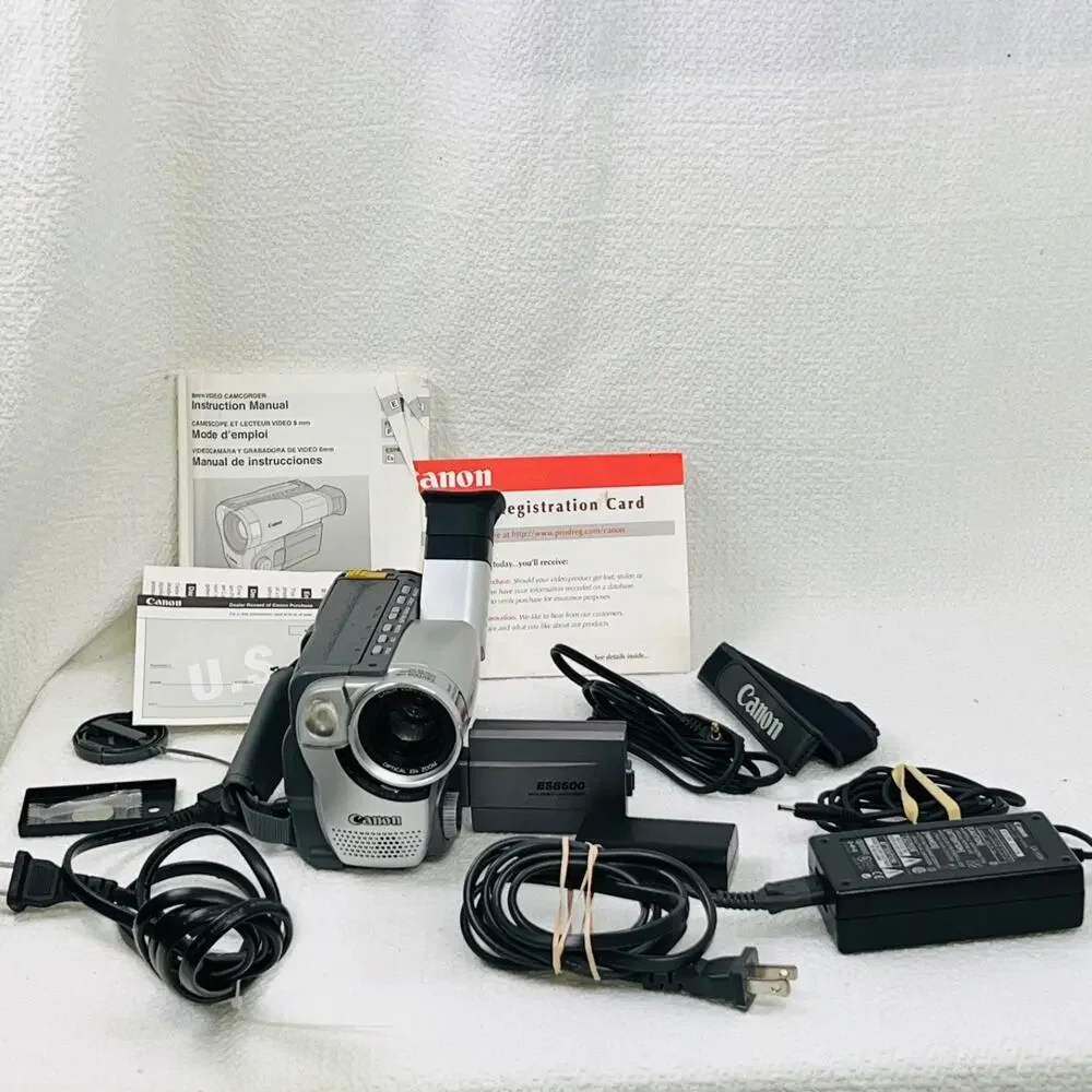 Canon ES8600 Hi8 8mm Camcorder 22x Zoom Battery Charger Bag Accessories